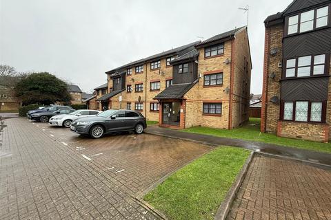 1 bedroom flat for sale, Kestrel Close,Neasden,NW10