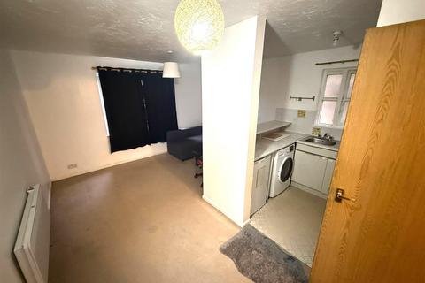 1 bedroom flat for sale, Kestrel Close,Neasden,NW10