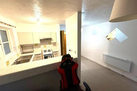1 bedroom flat for sale, Kestrel Close,Neasden,NW10