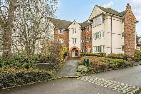 2 bedroom flat for sale, St. Nicholas Crescent, Woking GU22