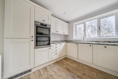 2 bedroom flat for sale, St. Nicholas Crescent, Woking GU22