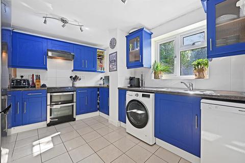 3 bedroom semi-detached house to rent, Pennington Road, Chalfont St. Peter, SL9