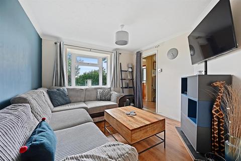 3 bedroom semi-detached house to rent, Pennington Road, Chalfont St. Peter, SL9