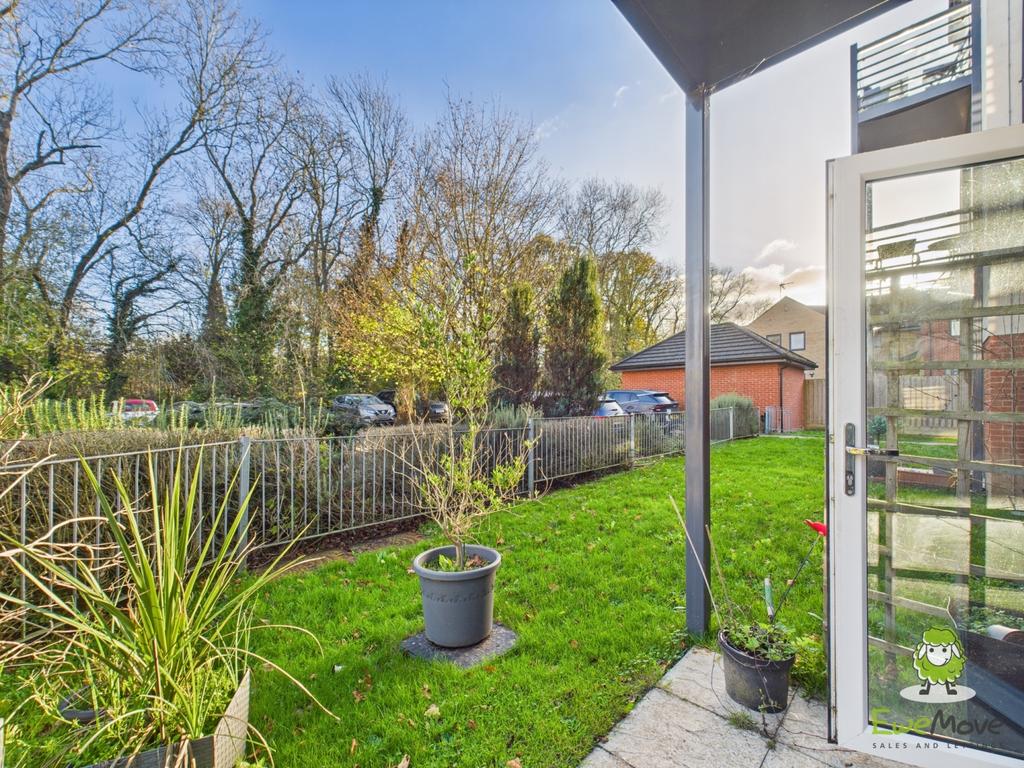 Ewe Move Estate Agents Basingstoke - 45 Bedstone Ro