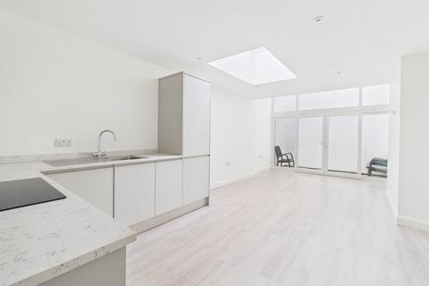 1 bedroom ground floor flat for sale, Northcourt Mansions, Northcourt Road, Worthing, BN14 7DS