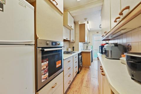 3 bedroom terraced house for sale, Oldfield Lane South, Greenford, UB6