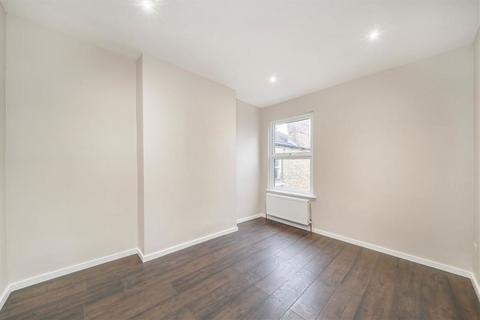 2 bedroom flat to rent, Cavendish Road, LONDON SW12