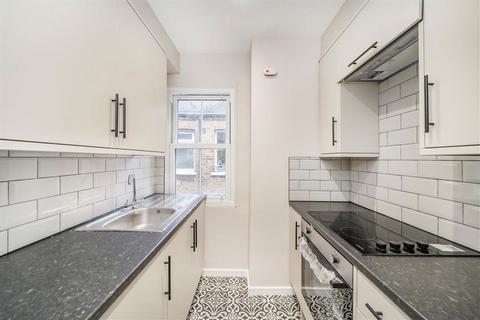 2 bedroom flat to rent, Cavendish Road, LONDON SW12