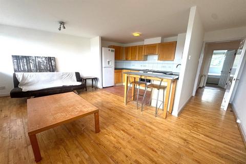 2 bedroom apartment to rent, Fishguard Way, London, E16