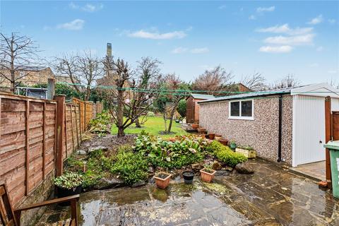 3 bedroom semi-detached house for sale, Hollin Park Drive, Calverley, Pudsey, West Yorkshire