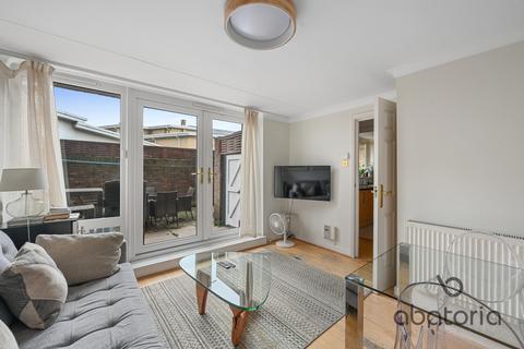 3 bedroom maisonette to rent, St. Anthonys Close,  St Katharine Docks, E1W