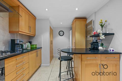 3 bedroom maisonette to rent, St. Anthonys Close,  St Katharine Docks, E1W