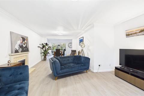 4 bedroom detached house for sale, Brockenhurst Close, Surrey GU21