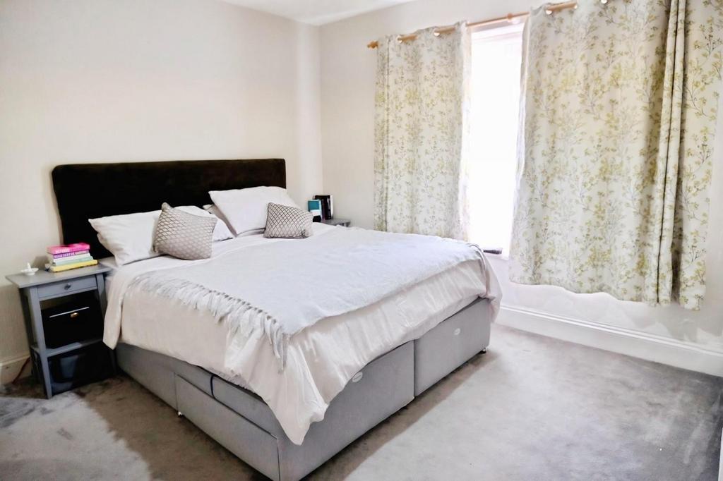 056b8e4a-Bedroom.JPG