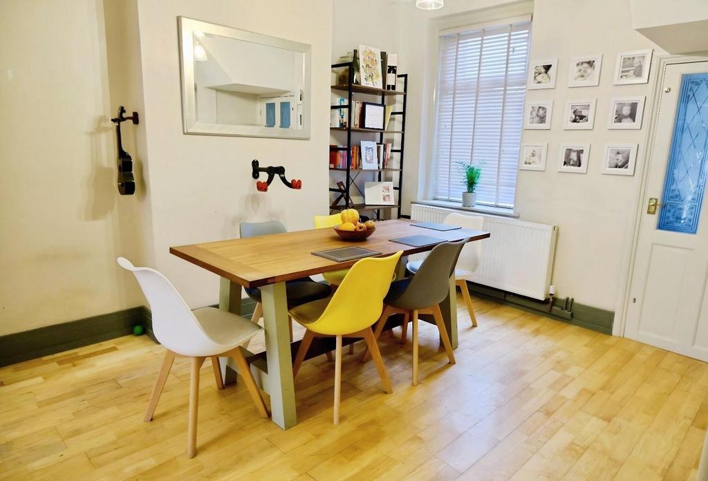 C8005f19-Dinning 20 Room2 JPG.JPG