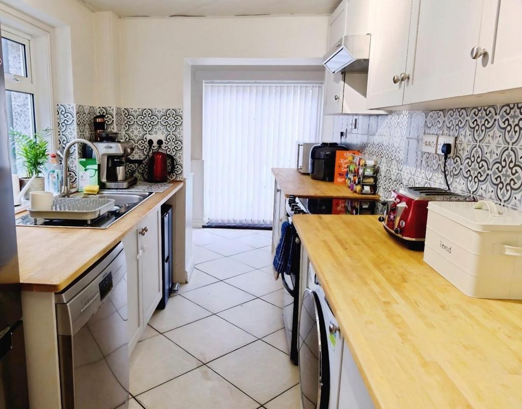 62da6efd-Kitchen2.JPG