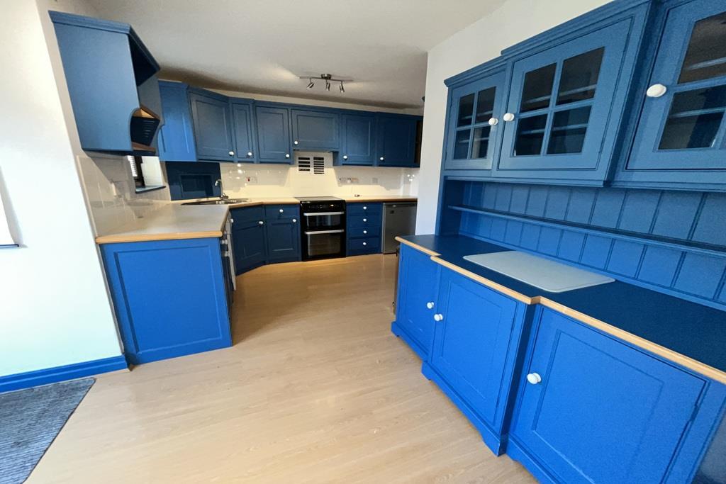 Kitchen2.jpeg