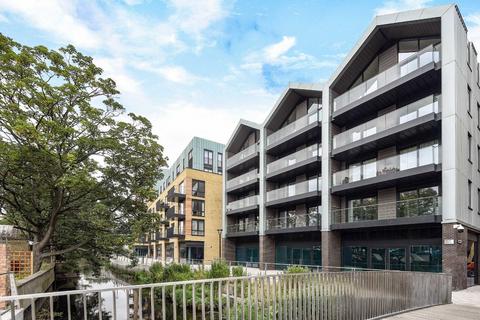2 bedroom flat to rent, Drapers Yard, London SW18