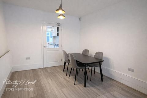 4 bedroom terraced house to rent, Avenue Road, London