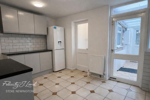 4 bedroom terraced house to rent, Avenue Road, London