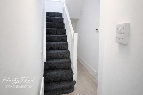 4 bedroom terraced house to rent, Avenue Road, London