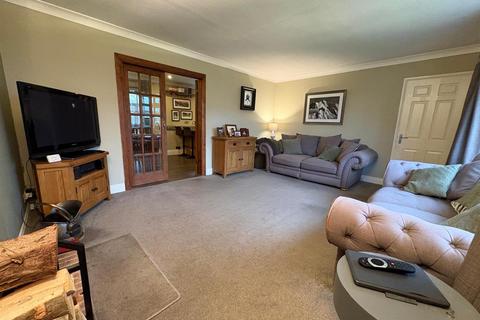 4 bedroom detached house for sale, 4 Meadow Court, Scruton, Northallerton