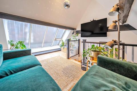 2 bedroom flat for sale, Priory Grove School, London, SW8