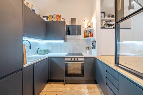 2 bedroom flat for sale, Priory Grove School, London, SW8