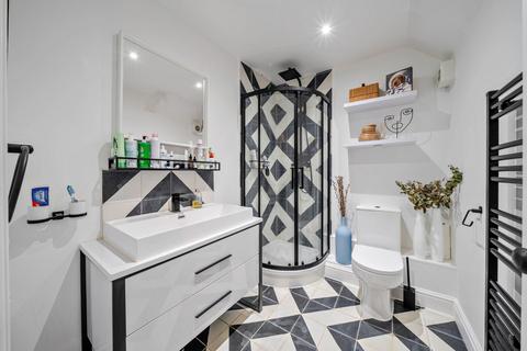 2 bedroom flat for sale, Priory Grove School, London, SW8
