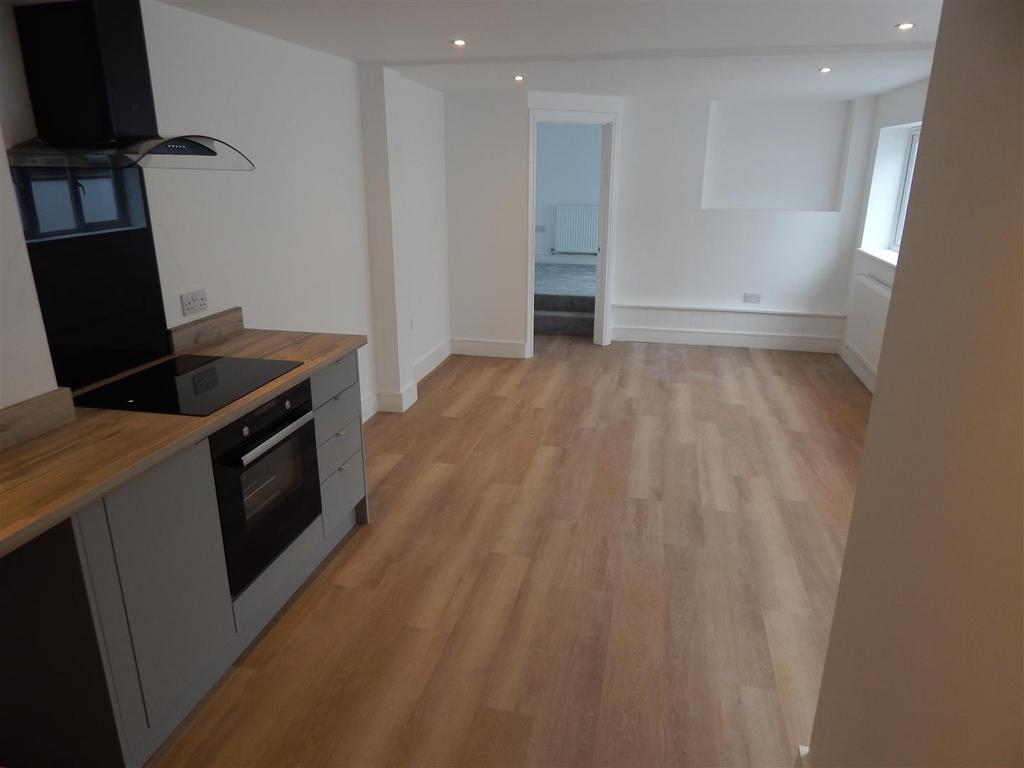 Lounge/Kitchen