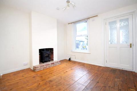 2 bedroom end of terrace house for sale, Victoria Road, Alton, Hampshire, GU34
