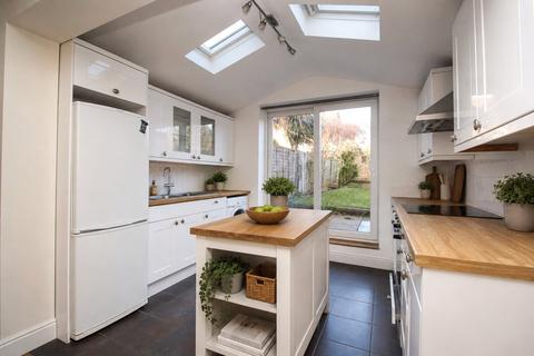 2 bedroom end of terrace house for sale, Victoria Road, Alton, Hampshire, GU34