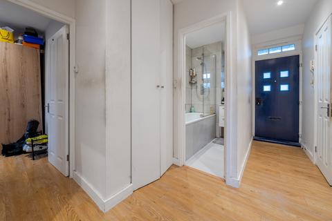 2 bedroom flat for sale, Wandsworth Road, London, SW8