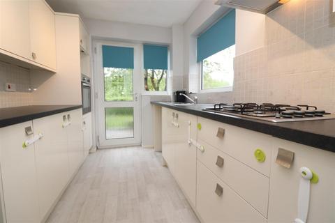 3 bedroom semi-detached house to rent, Lakenheath Drive, Bolton, BL1 7RJ