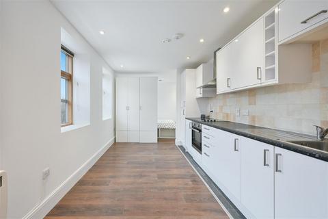 1 bedroom flat for sale, High Street, Epsom