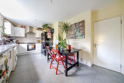3 bedroom house to rent, Lyall Avenue, London, SE21