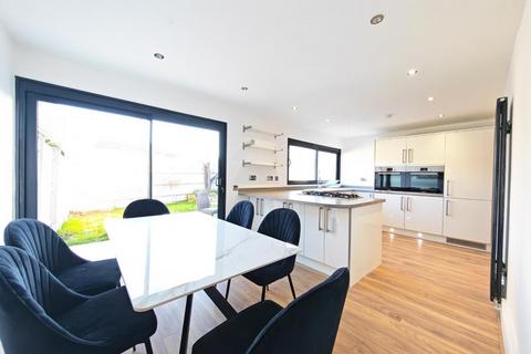 3 bedroom link detached house for sale, Blagrove Lane