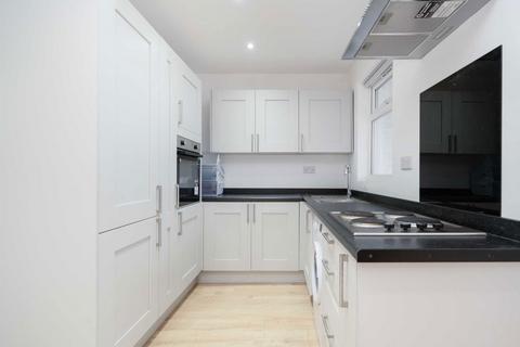 2 bedroom flat to rent, Watford Way, London NW4