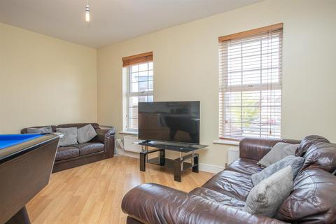 2 bedroom flat for sale, Doulton Close, Swindon