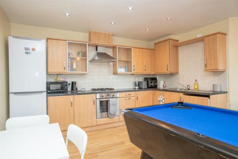 2 bedroom flat for sale, Doulton Close, Swindon