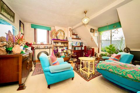 1 bedroom property for sale, Russell Road, London W14