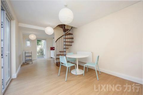 1 bedroom flat to rent, Roderick Road, Hampstead Heath, NW3 2NL