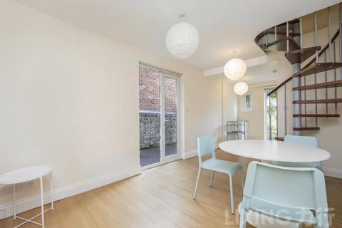 1 bedroom flat to rent, Roderick Road, Hampstead Heath, NW3 2NL