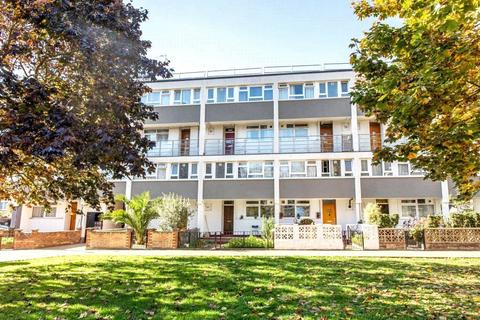 3 bedroom duplex to rent, Treby Street, Mile End, London, E3