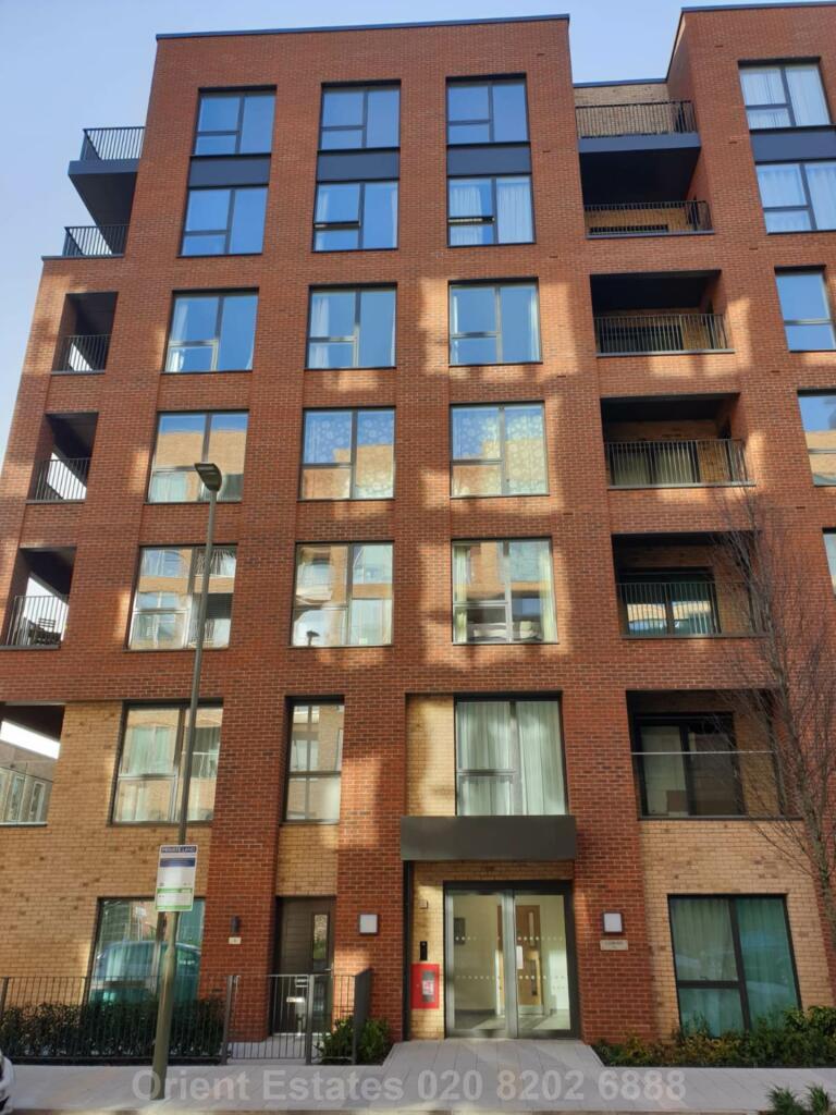 A well presented two bedroom, two bathroom flat