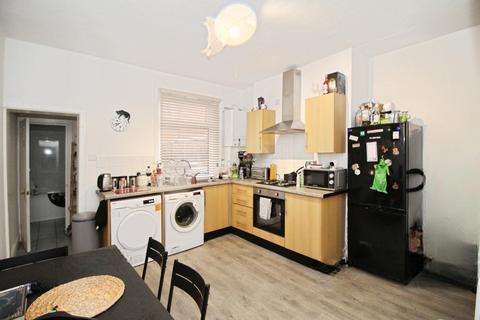 2 bedroom terraced house to rent, Croft Road, Lancashire PR6
