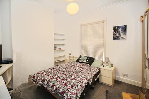 2 bedroom terraced house to rent, Croft Road, Lancashire PR6