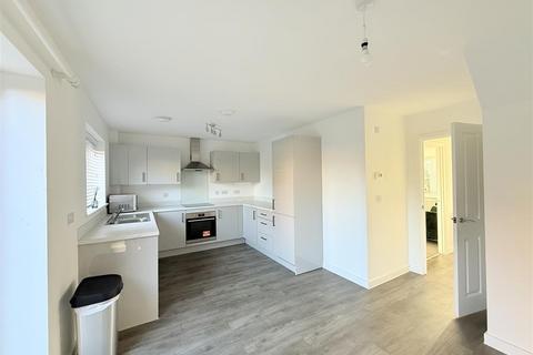 3 bedroom detached house to rent, Vickers Road, Beck Row IP28