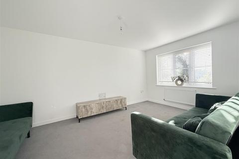3 bedroom detached house to rent, Vickers Road, Beck Row IP28