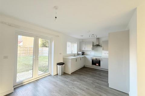 3 bedroom detached house to rent, Vickers Road, Beck Row IP28